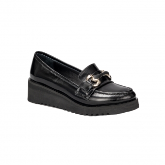 Дамски ежедневни обувки от естествен лак в черен цвят