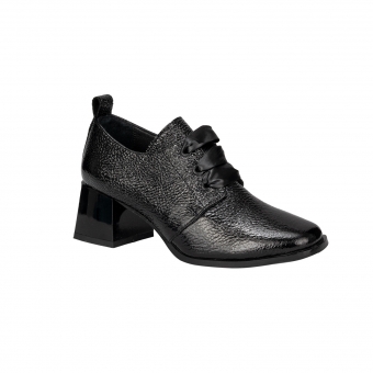Дамски елегантни обувки от естествен мачкан лак в черен цвят
