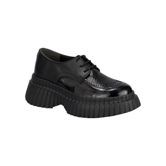Дамски спортни обувки от естествена кожа и естествен лак в черен цвят