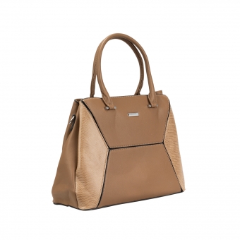 Дамска ежедневна чанта от еко кожа в тъмнобежов цвят.