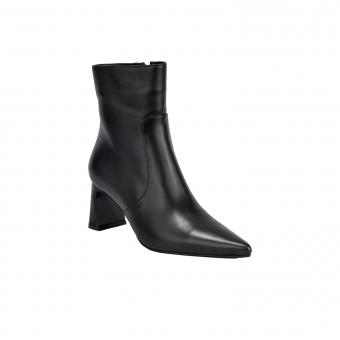 Дамски елегантни боти от естествена кожа в черен цвят.