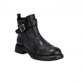 Дамски ежедневни боти от естествена кожа в черен цвят.