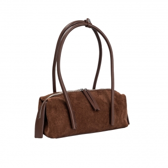 Дамска чанта от еко велур в тъмнокафяв цвят.