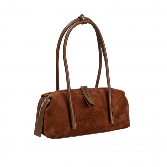 Дамска чанта от еко велур в светлокафяв цвят.