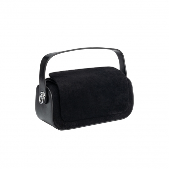 Дамска чанта от еко велур в черен цвят.