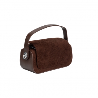 Дамска чанта от еко велур в тъмнокафяв цвят.