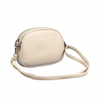 Дамска чанта от еко кожа в светлобежов цвят.