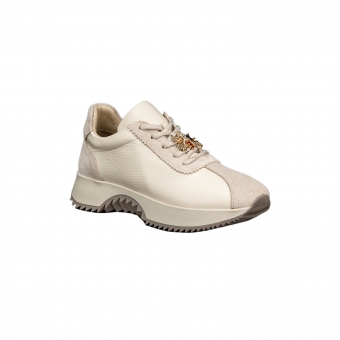 Дамски спортни обувки от естествена кожа в бежов цвят.