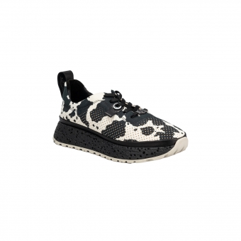 Дамски спортни обувки от естествена кожа в черен цвят.