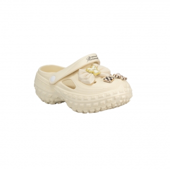 Дамски крокс в светлобежов цвят.