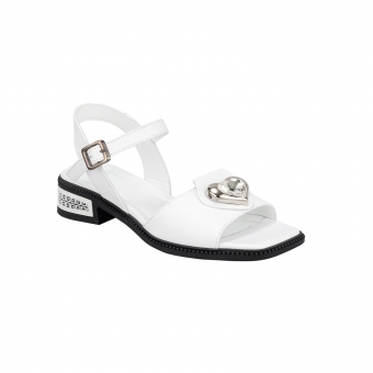 Дамски ежедневни сандали от естествена кожа в бял цвят.